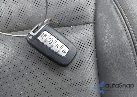 2015 Hyundai Sonata Hybrid Limited z USA, uszkodzony, nr VIN KMHEC4A44FA132845